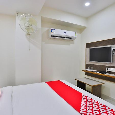 Oyo 25009 Hotel Crystal Ahmedabad Exterior photo
