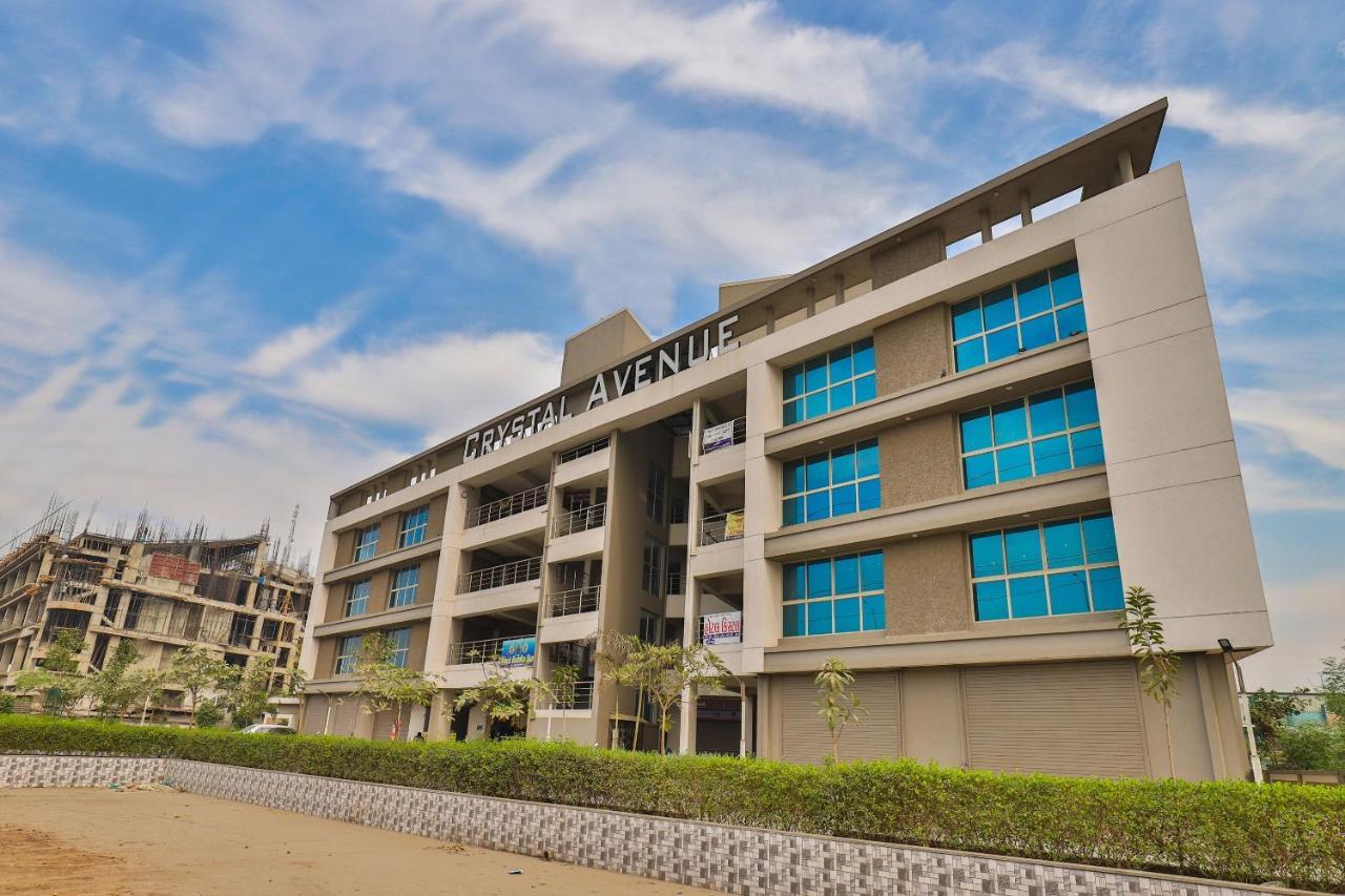 Oyo 25009 Hotel Crystal Ahmedabad Exterior photo