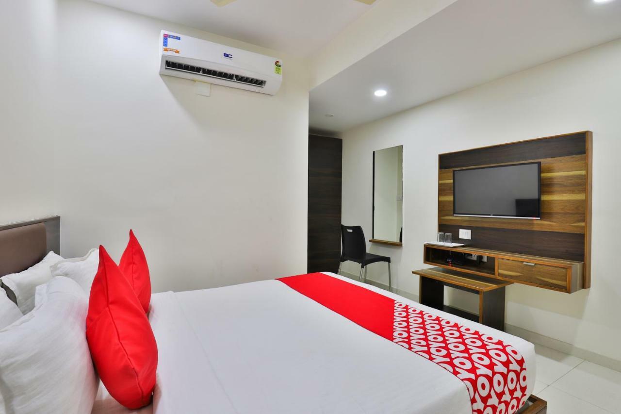 Oyo 25009 Hotel Crystal Ahmedabad Exterior photo
